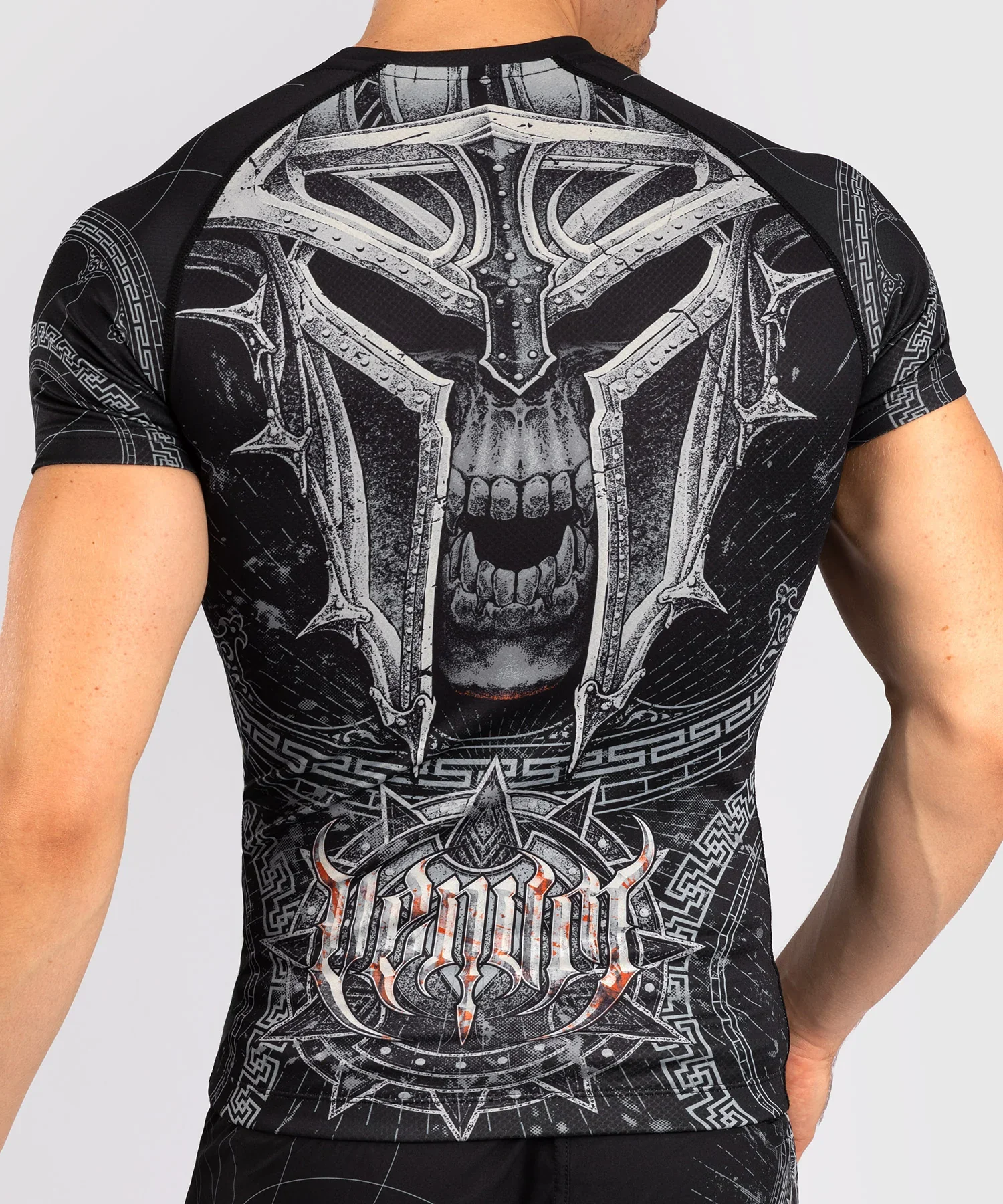Venum Gladiator 5.0 Men's Short Sleeve Rash Guard - Black/Silver - Image 5